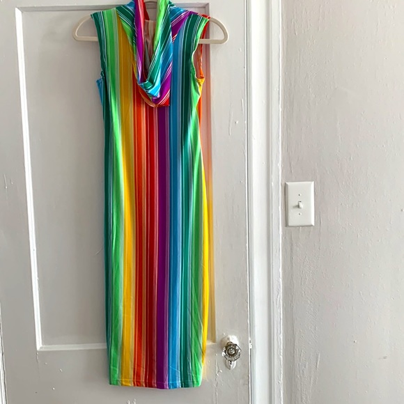 Sleeveless Fitted Maxi Dress - Picture 2 of 2